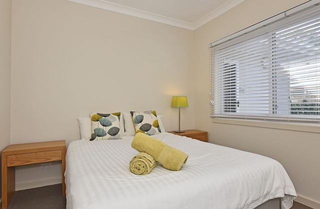Wangi Lakehouse - renovated Lake Macquarie lakefront Location