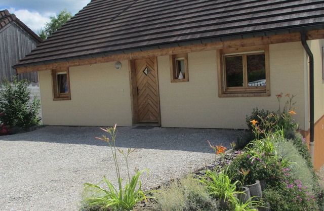 Warm cottage Clairvaux les lacs - 200 m from the beach