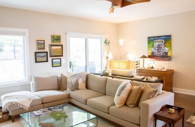 Warner House | Charming Home in Belmont- walk Downtown
