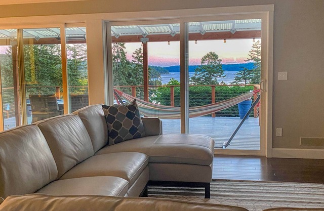 Water View Modern Farmhouse; Now Available for Fall 2025 - Premier Host