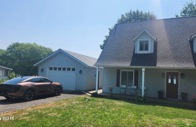 Waterfront 2br fully equipped private cottage with wooded area and large yard