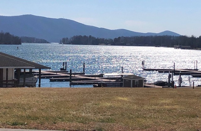 Waterfront 2BR Condo, Mariners Landing Resort on Smith Mountain Lake VA