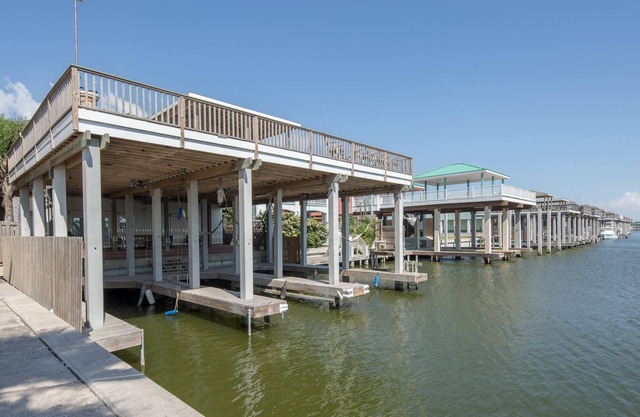 Waterfront 4/3 House- 3 Piers / 3 Boat Slips/Lifts - Port Mansfield, Texas