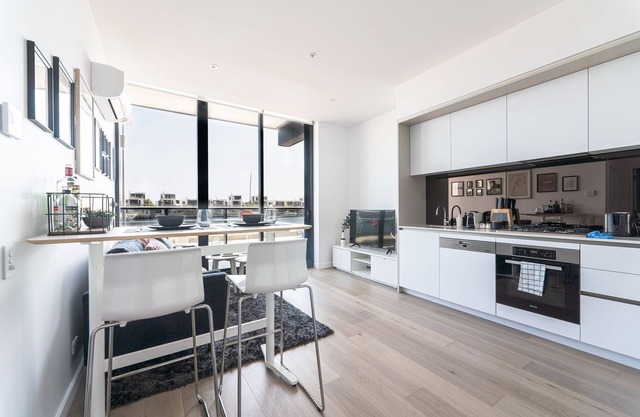 Waterfront apt on Melbourne Collins Street#3