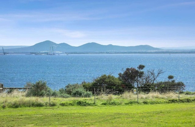 WATERFRONT - BAY VIEWS - Edgewater Springs