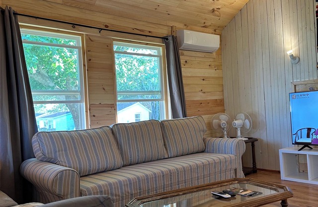 Waterfront Club House-up to 10 people-new renovations