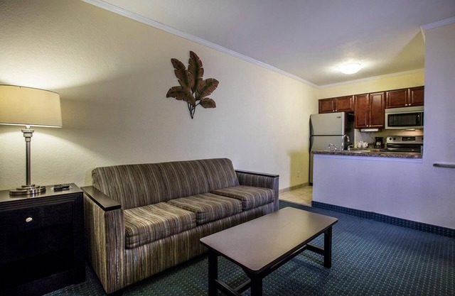 Waterfront Condo Sleeps 4 in Tampa