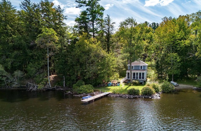 Waterfront Cottage Retreat By Evergreen Home