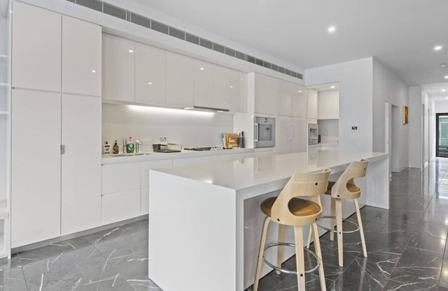 Waterfront Gem in Dockland Expansive 5BR/4BA