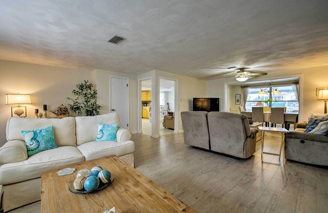 Waterfront Hernando Beach Home w/Dock + Kayaks