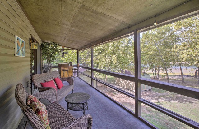 Waterfront Home w/Fire Pit on Table Rock Lake