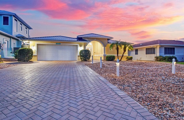 Waterfront home with Pool & Dock - Isles Of Capri, Naples and Marco Island area