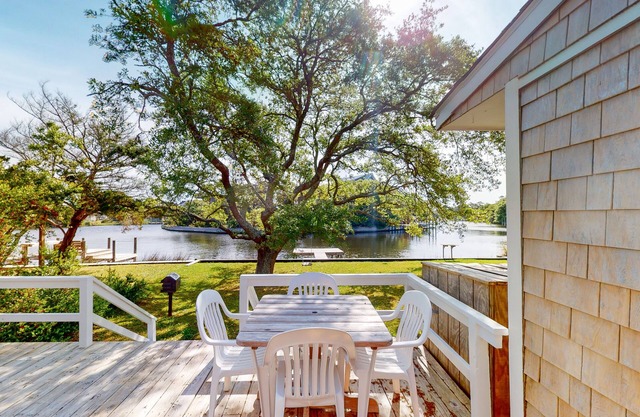 Waterfront House w/Water View, Shared Pool, Private Washer/Dryer, & Free WiFi