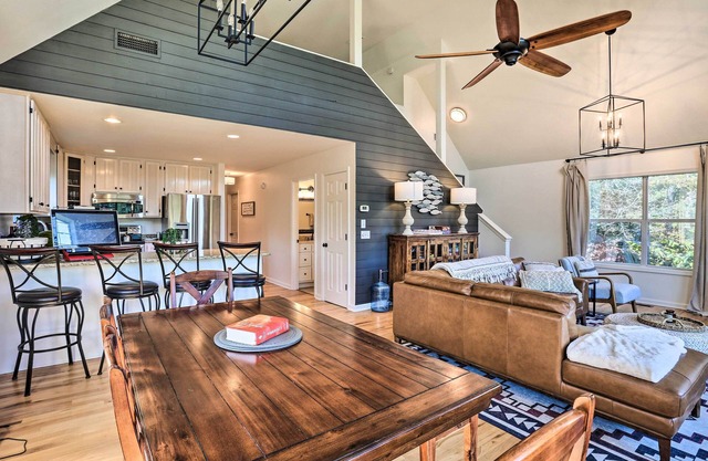 Waterfront Lake Martin Home w/Private Dock & View