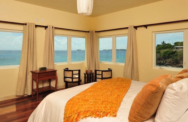 Waterfront Luxury 3 Bedroom 3 Bathroom Penthouse Walking Distance To Cruz Bay
