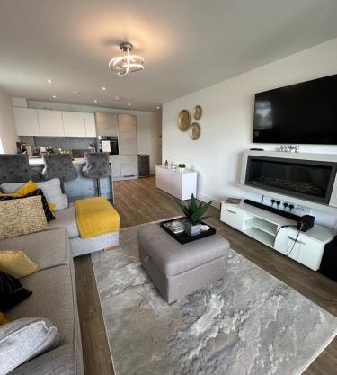 Waterfront luxury apartment