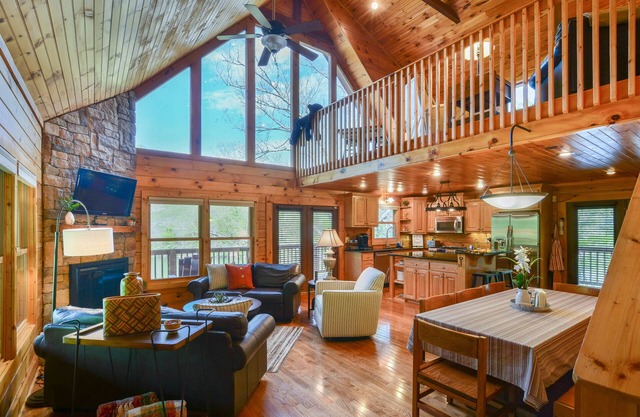 Waterfront Luxury at Watauga Lake!