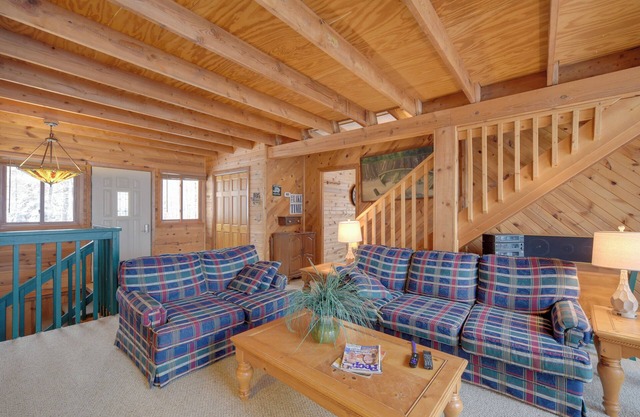 Waterfront Nelson Lake Cabin w/Boat Dock!