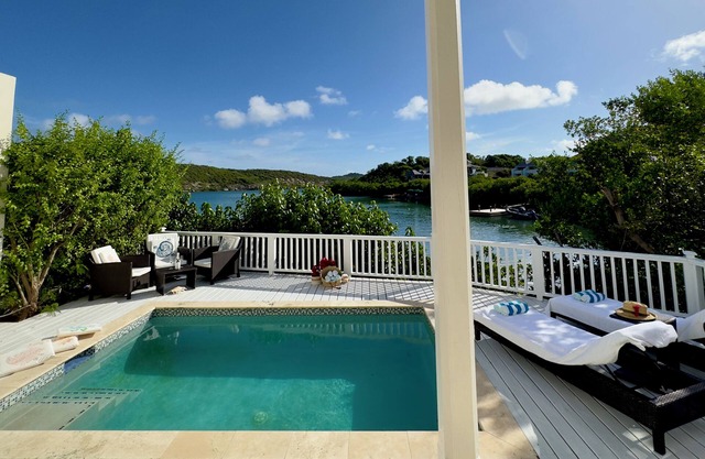 Waterfront Nonsuch Bay Villa, 3 en-suite Bedrooms, Pool