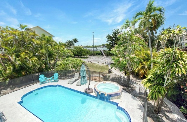 Waterfront Paradise with Private Dock & Pool - Naples/Marco Island Summer/Snow