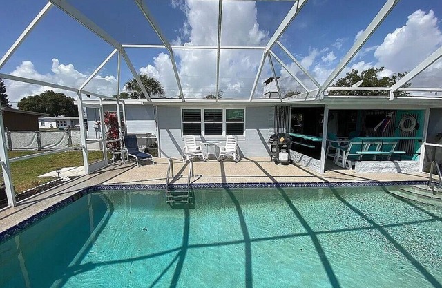 WATERFRONT/POOL HOME W/GULF BREEZES, TIKI BAR BOATS, LINAI, PETS OK, INCLUSIVE!