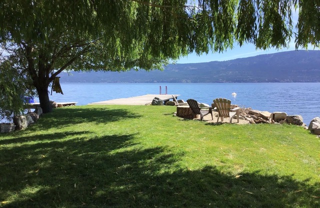 Waterfront - Private Beach / Dock / Anchorage - Fire-Pit - B.B.Q.