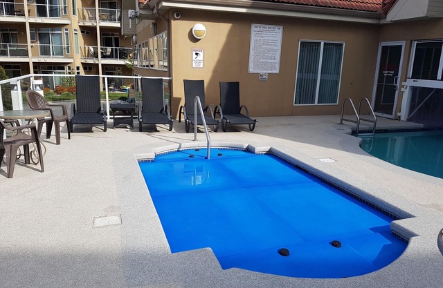 Waterfront Resort Condo Kelowna - Amazing Views! (90 day minimum stay)