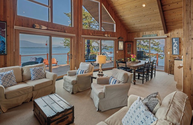Waterfront Retreat Sleeps 16 w/Guest House & 2 Docks