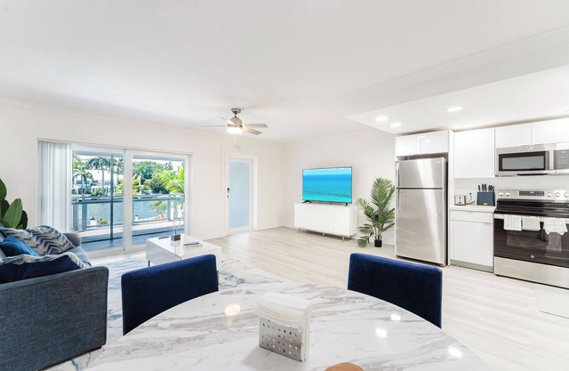 Waterfront Retreat—Views, Pool, Hot Tub, Gym Walk to Beach & Boca Resort!