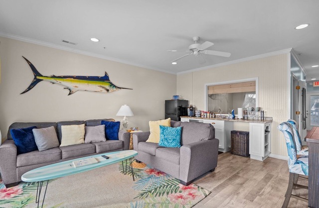 Waterfront Retreat walkable to the best shops, restaurants, & charm of Southport
