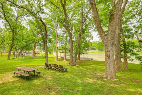 Waterfront Seguin Lake House Near Downtown