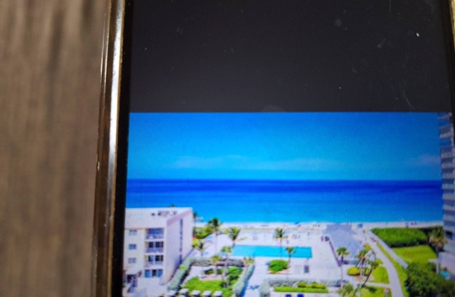Waterfront sleeps 10. 3 bedroom/3 bath with studio apt:Nettles Island resort.
