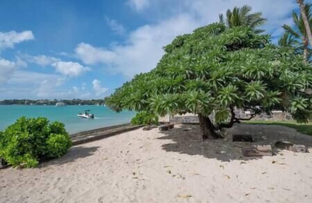 Waterfront villa in the heart of Grand Baie!
