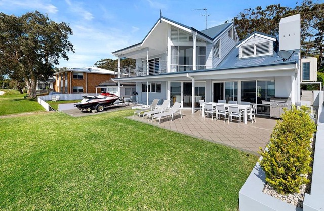 Waterfront Wonderland 41 Foreshore Dr stunning house with a lift linen Wi Fi and ducted air conditioning