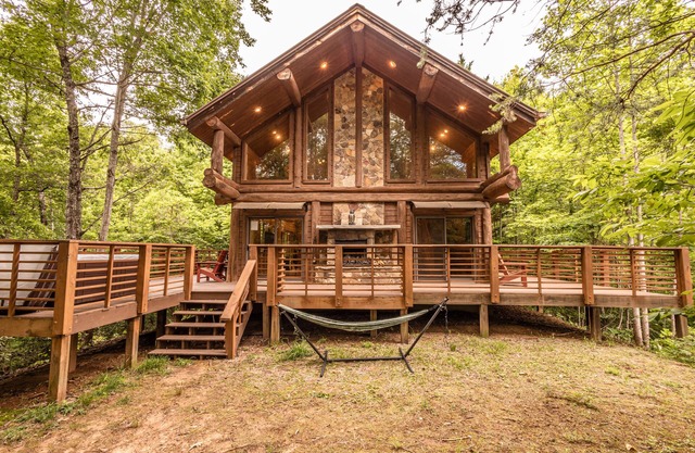 Watershed 1 - Modern-Rustic, Luxury, One King Bedroom Cabin