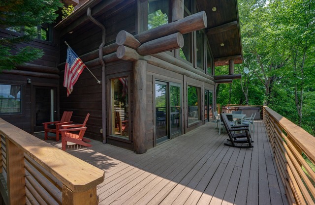 Watershed 11 - Two Story Rustic Cabin that can Sleep up to 9 People