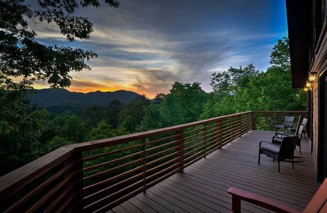 Watershed 9 - Rustic Luxury Cabin with Long Range Views