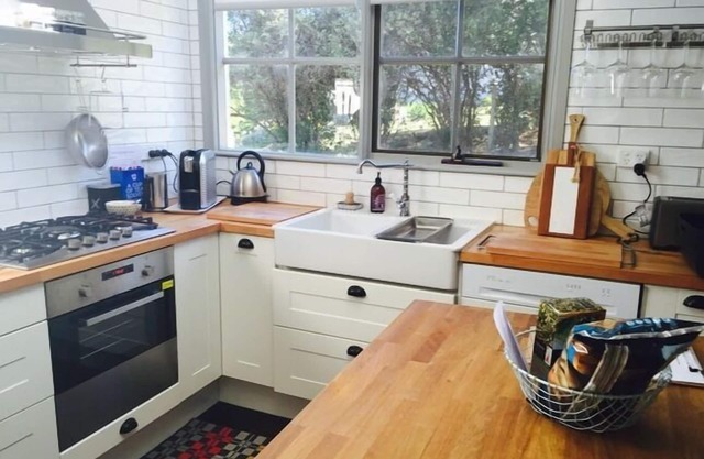 Waterside Cottage - Perfect Lakeside Location