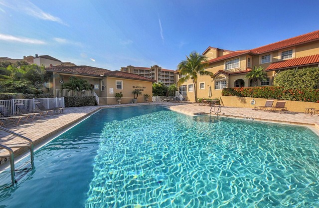 Waterview condo in ideal location