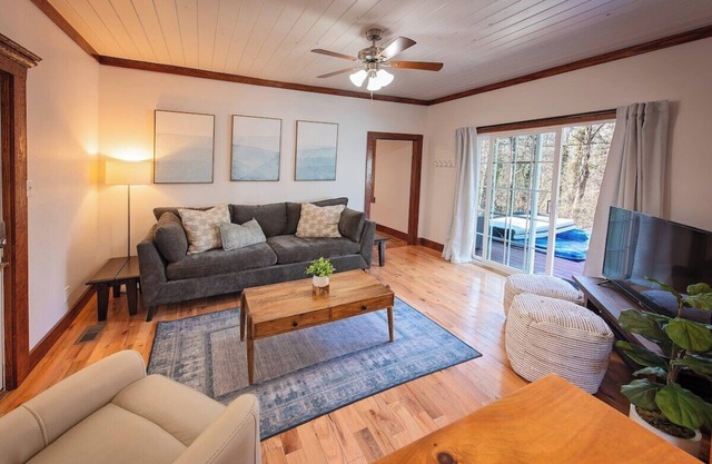 Wauhatchie Blue House | Lookout Mtn. Hot Tub