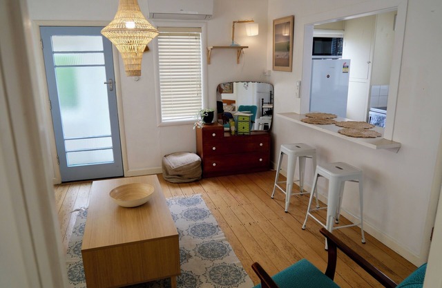 Wave and point break cottage
