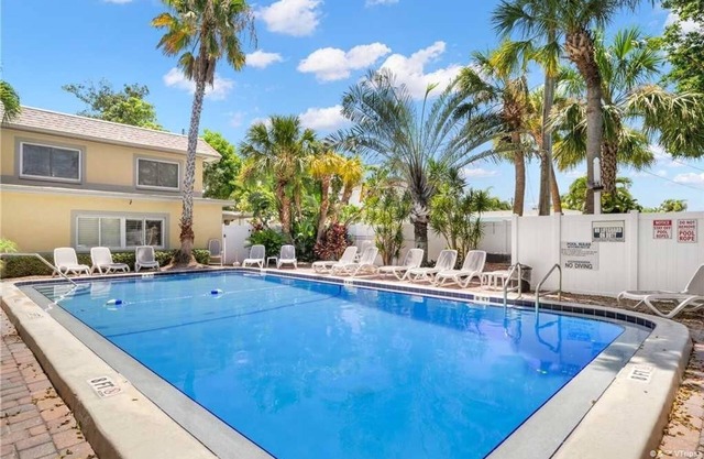 Waves 17 | Community Pool, Close to Beach Access + Activities!