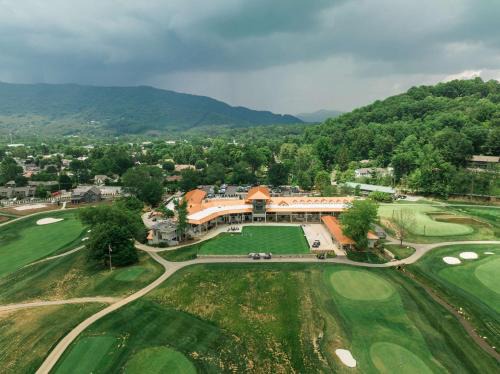 Waynesville Inn Golf Club Trademark 