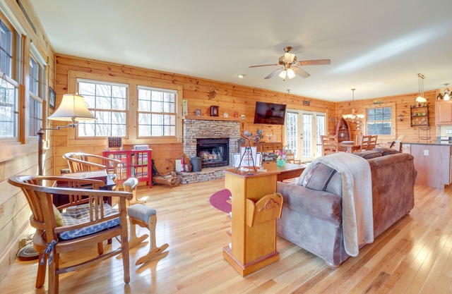 Waynesville Vacation Rental w/Mountain Views!