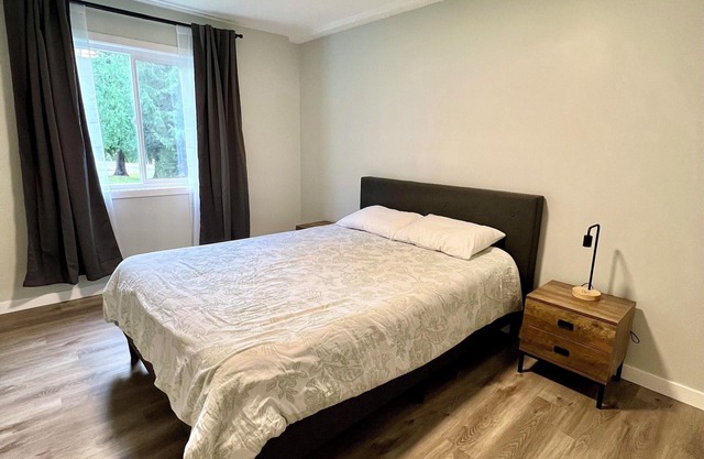 WC Oceanside 1 Bedroom 1 Bathroom Apartment with Patio Doors to Courtyard