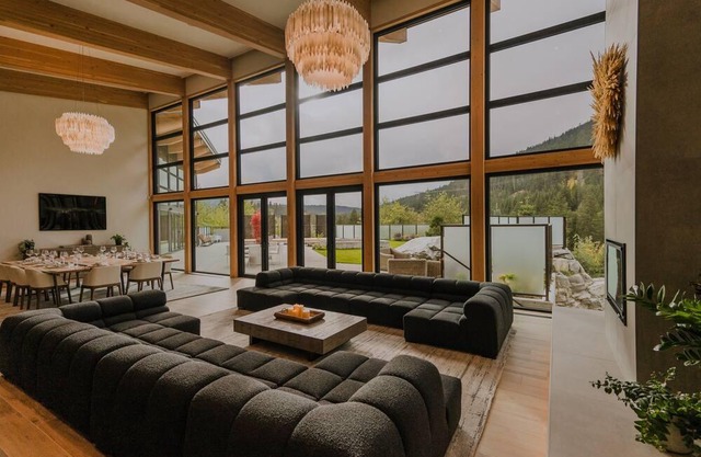 Wedge Mountain Lodge & Spa - Pool, Spa, Theatre +