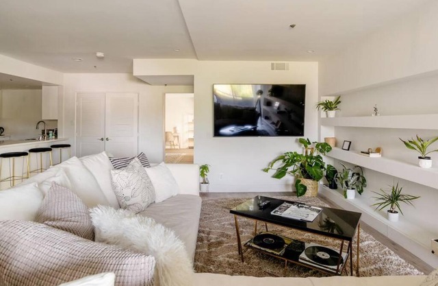 WEHO 3BDM PENTHOUSE