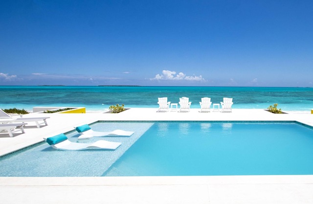 Welcome to 2Hoty your new Exuma beachfront luxury vacation home