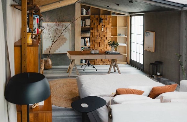 Welcome to our cozy glass studio nestled in a serene villa garden in Casablanca.