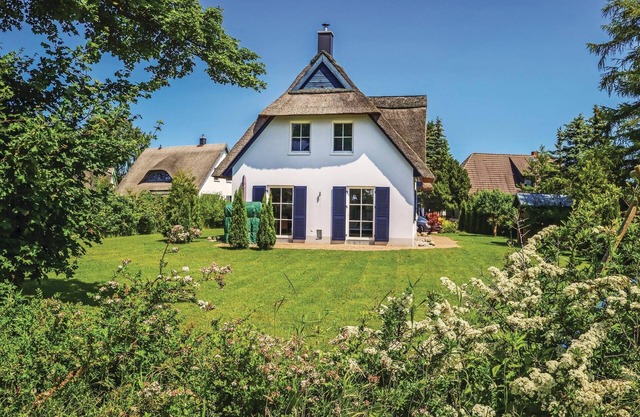 Welcome to the "Reet am See" vacation home directly on Lake Convent.